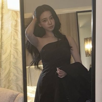 remindfr's profile picture. fan account ━ I AM ENOUGH AS I AM.  I AM A 𝐑𝐈𝐂𝐇 𝐌𝐀𝐍.