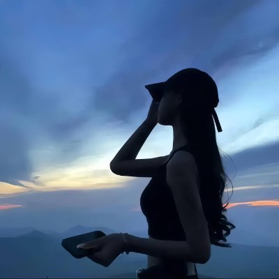 mim3Azalea's profile picture. Flights booked ✈️; snacks packed 🍿