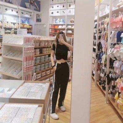 Chloemaego's profile picture. 
