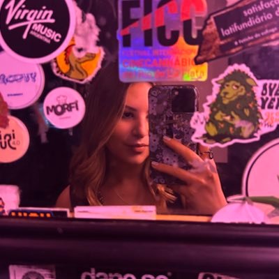 andreaesp7's profile picture. chronic overthinker