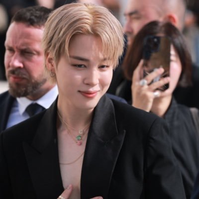 lovelyjubbly937's profile picture. Here only for Bangtan💜 ARMY for life✌️👑💜 | fan account | she/her 🌙