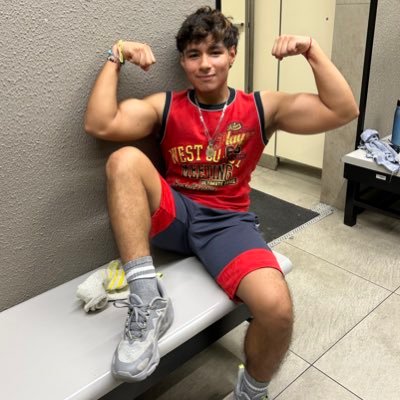 MaxRaven_'s profile picture. I try to sell myself, but I am really laughing Because I just love the music, not the bling.