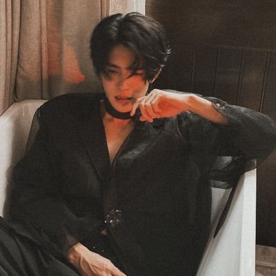 ughmehetc's profile picture. 