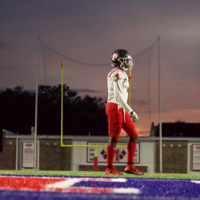 akelly_28's profile picture. class of 27 runningback