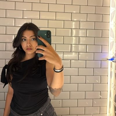 hanimdegilzilan's profile picture. 