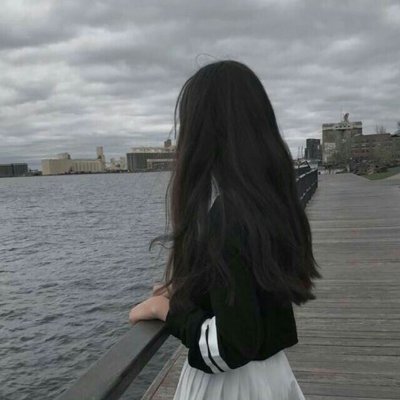 Livyanazc's profile picture. Nitrograph | Half moon, half secrets 🌙
