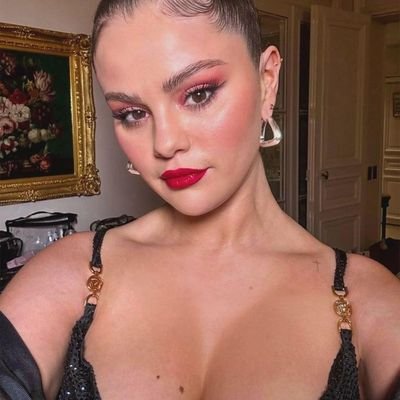 selsafterhourss's profile picture. 