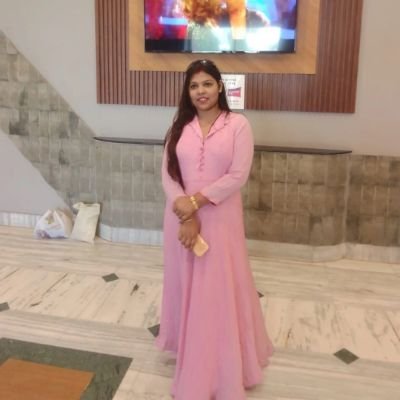 Maur24354Maurya's profile picture. i am niharika maurya i live in lucknow 👸 I love u Mummy papa u are the best of all of the world 🥰👸🤴