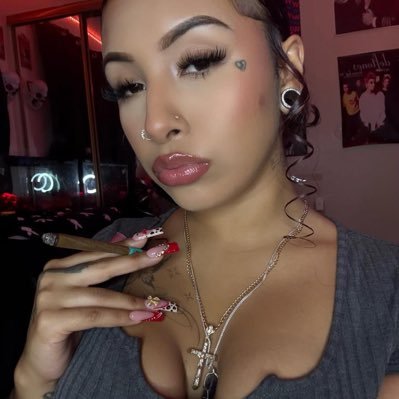 y_favlatina's profile picture. I’m 5'7 baby💋• ONLY RESPOND TO MENU🖤• doing dick🍆 rating💰• NO SNAPCHAT🧏🏼‍♀️ • Don’t come Dm talking shiiits‼️main: @fav_latina1k