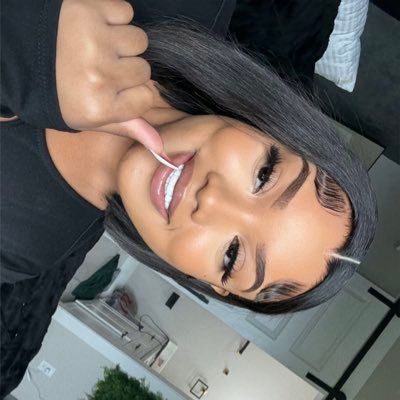 yellow_butts's profile picture.