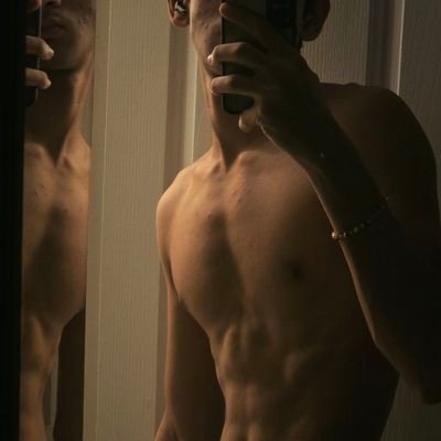 JoeyEvanX's profile picture. 🌙