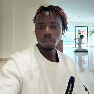 tomecoriano's profile picture. Viva🍻🍷🍹 como se tudo fosse🍣🍔 uma despedida porque é