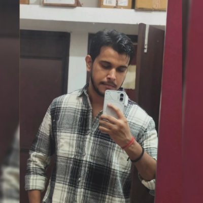 Abhiraazzz's profile picture. |Deshbhakt | Memes😅 Cricket 🏏  Cinema 📽️ Politics 🗣️