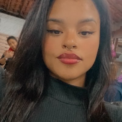 RocsanMari's profile picture. Menina dos olhos que traz paz ❣️ Eles se despediram, se viraram, sentem saudades até hoje mas agora estão perdidos