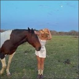 KellyAdeel75087's profile picture. I was born to stand out, not to fit in.