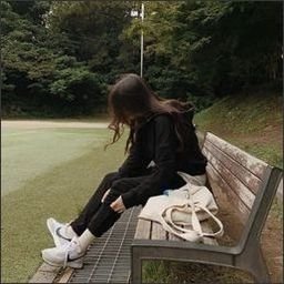 tekaraku1982's profile picture. Life is short. Buy the shoes.