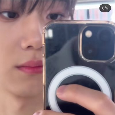 younyjun's profile picture. kband enjoyer ! 🏳️‍🌈 ela/dela