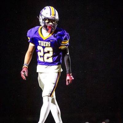 LoganONeal2026's profile picture. Class of 2026 |CB/WR| GPA:3.581 (Swansea Highschool)