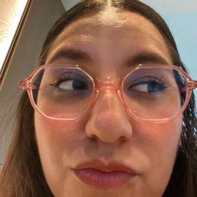 JefeCerdito's profile picture. A veces tan triste, a veces muerta de risa. A veces mala.