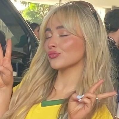 ilyhoax's profile picture. the life of a showgirl