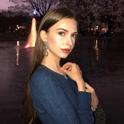 eVZl1cYIzvDAY's profile picture. Fashion designer with a love for technology and human stories.
