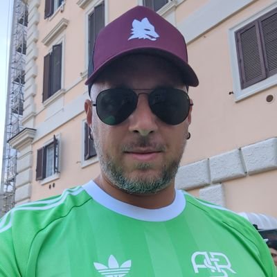 RomeoDario5's profile picture. 🎥 Animateur sur Instagram via le compte https://t.co/2HgcMOVrDB
CM de @AmoRomaFR sur twitter 

⚽️🏟 Tifoso @officialasroma / @ASRomaFRA depuis 1999 🐺💛❤️🐺