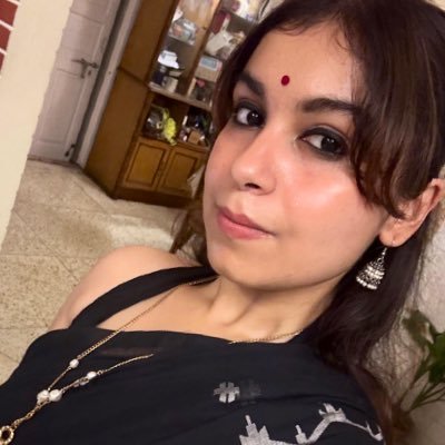Moitreyee08's profile picture. Chasing poignant mornings…✨