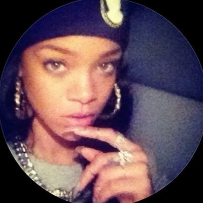 _phbluv's profile picture. 