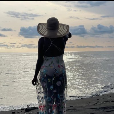 mado_abey's profile picture. cmr 🇨🇲,
..A lover of life , laughter and all things sweet ☺️. Here to connect with others and spread gist  😂❤️