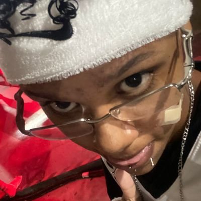 g4brisa__'s profile picture. apenas uma sapatão emocionada