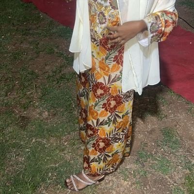 luvzzena's profile picture. Not searching for love 
Please avoid my DMs 
Still broke tho