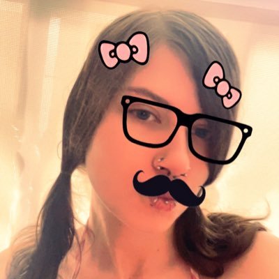 fizzl8z's profile picture. 17-youtuber and twitch streamer :) im british unfortunately