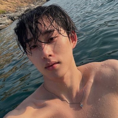 aysusaskom's profile picture. i do it for the girls and the gays that's it