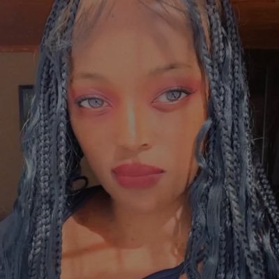 lyndaphoenix_'s profile picture. A philosopher and atmosphere model https://t.co/Zhg7pweXKv