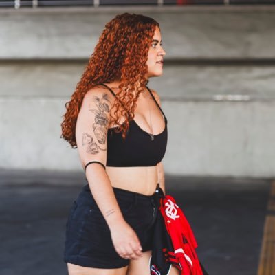 laratrndade's profile picture. futebol, música e devaneios @flamengo