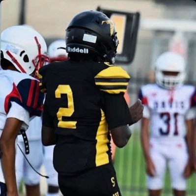 kevontefarria's profile picture. ATH(100: 11.64) (400: 53.58 ) (200: 23.58) •C/O: ‘29•( 3.6 gpa) •HT:•5’10•WT:170•Eisenhower high school•#2817303770🎟️•kevontefarria@icloud.com