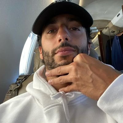 44ooms's profile picture. #louis: ''we always used to say, https://t.co/ng1GAnPDG4 take the pain away'' | ⁴⁴ ¹² ¹⁶ ¹ ⁸¹ ³