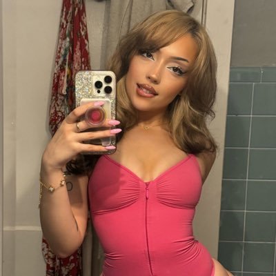 face porn, gym girls, leather skirts, pants and dresses, tik tok thots, babecock, goon caps and more ❤️ #fabricsexual