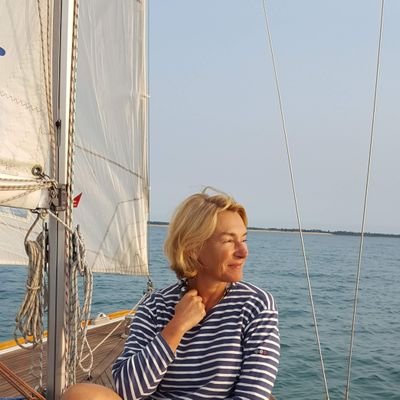 mafevema's profile picture. Former corporate lawyer. Qualified in 🇫🇷 & 🇬🇧. Columbia University alum. Dual citizen. European.  Resolutely centrist. Potter. 
Tweets in French & English.