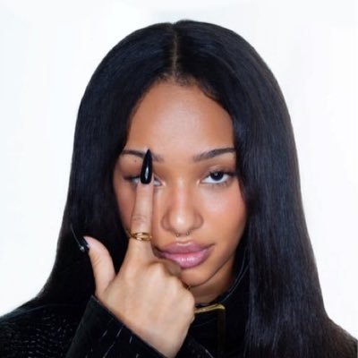 lqvverss's profile picture. 19