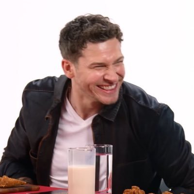 helaz1224's profile picture. 9-1-1 enjoyer ! they/them- 21 🇵🇸 big fan of buddie and buckhen bestism 🙂‍↕️ bobbyalivemaxxing 24/7 🥀 baby boy Han fanpage