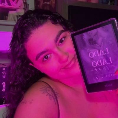 ladolivros_'s profile picture. 💜 do dark a comédia romântica | @autoraelena | assessora: @catliteraria | agenda de publicidade aberta ↴
