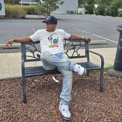 Labiolly37's profile picture. Too explicit. All I know is Manchester United is a religion to me...🕺💃💃🕺