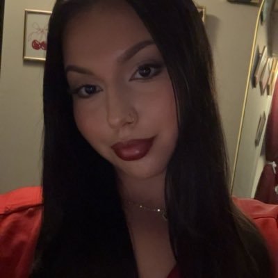 yourmomdot_org's profile picture. 