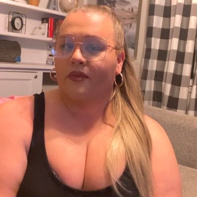 iBelong2goddess's profile picture. 18+ Minors DNI ❌🔞 Size Queen👸🏻Thicc gurl😈 Praise S!ut 😇 forever locked 🔑 check my pinned tweet I message back there!😜