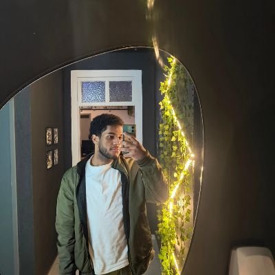 vinyhccius's profile picture. “the chase by tinashe playing in the background”