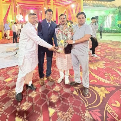 SHAKTIUPWEST01's profile picture. मैं तारीफें करूंगा तो कभी कभार मुझे रोज कोई अच्छा नहीं लगता।  मैं फरेबियों की बस्ती में पला बढ़ा हूं किसी का शहद भरा लहज़ा मुझे सच्चा नहीं लगता।  ❤️ब्राह्मण ❤️