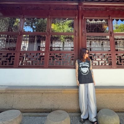 6ri6ku6's profile picture. 通りすがりにイイネ&コメントしがち。アメリカ留学に向けてゆるっと挑戦中。トランス×バイ×デミセク。精神疾患あり。犬好き。アートも好き。お気軽に絡んでください🇯🇵🇺🇸🇩🇪