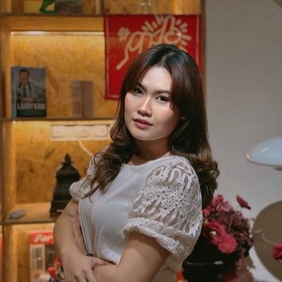 nadlvia's profile picture. 