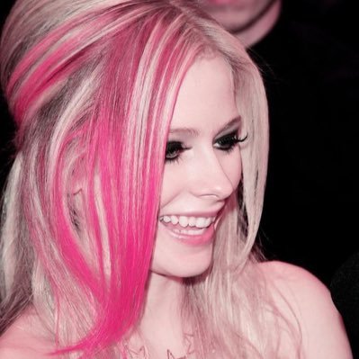 izzyblvd's profile picture. –long story short, i survive.